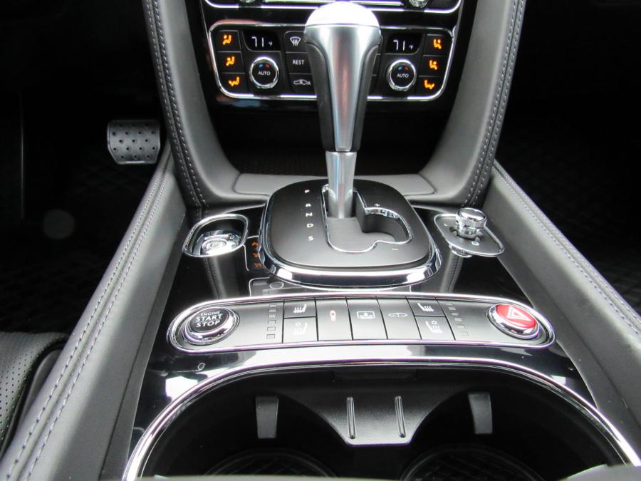 Детали интерьера Bentley Flying Spur V8 S 2017 года  (фото 96 из 154)